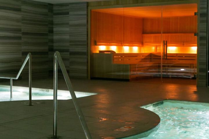 Indoor spa tub