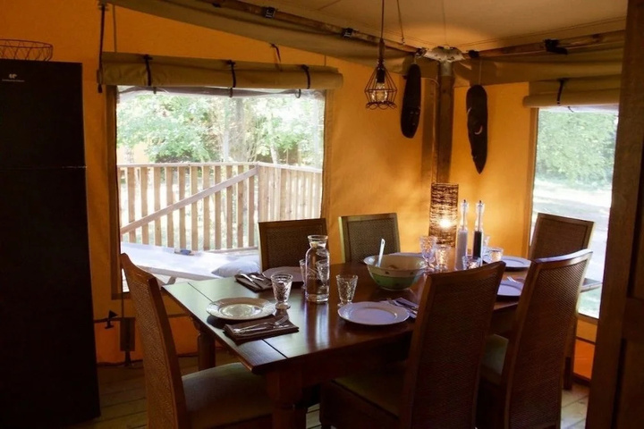 Dining 17 of 18