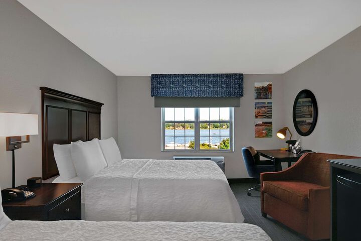 2 Queen Beds (3 of 13)