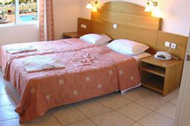 Room 13 of 30