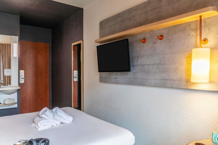 Room 28 of 67