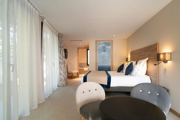 Room 33 of 92