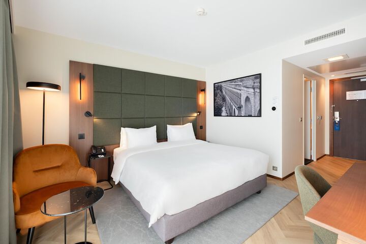 Room 13 of 63