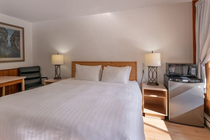 Room 3 of 28