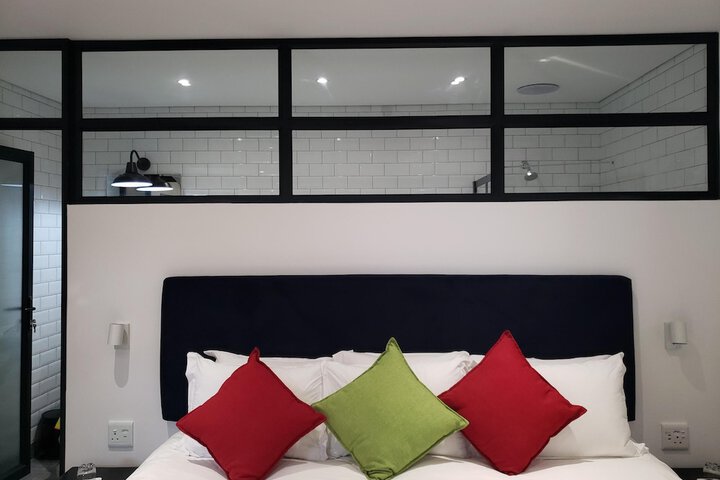 Room 5 of 106