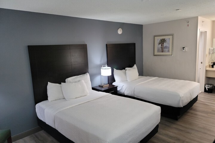 2 Double Beds (7 of 18)