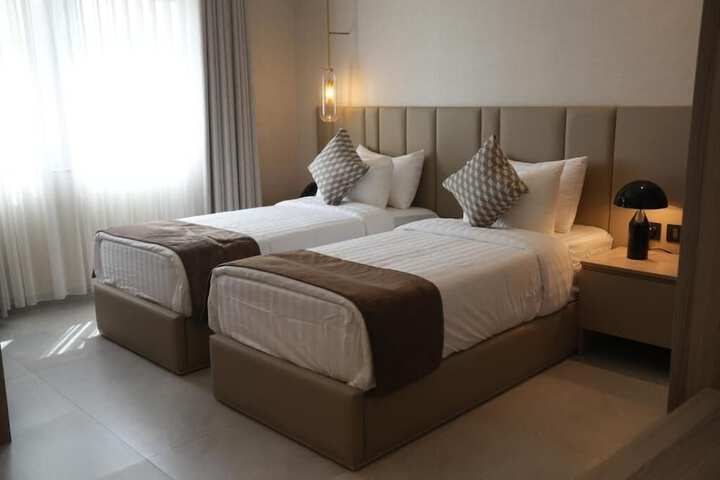 Room 4 of 13