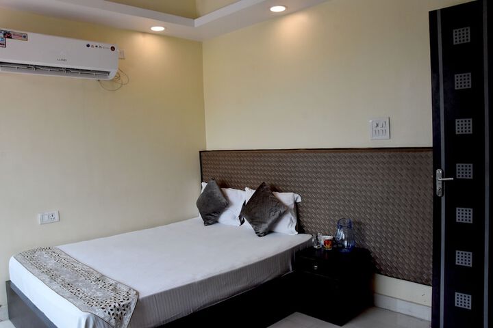 Room 5 of 22