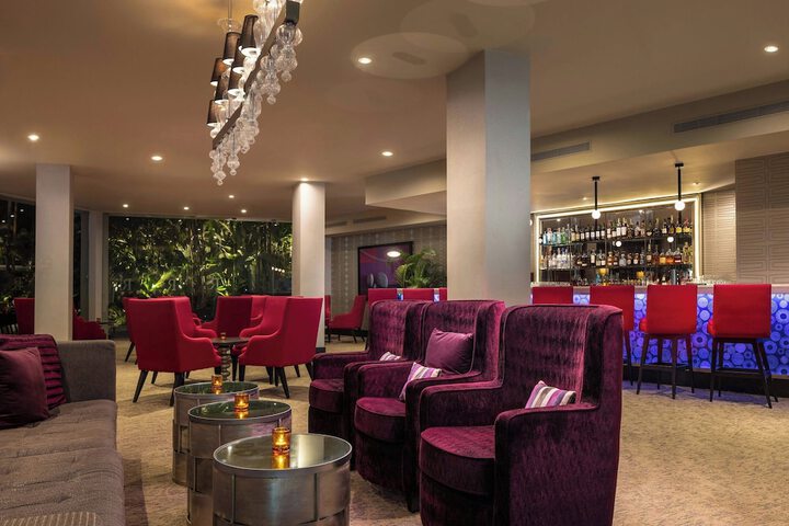 Lounge 106 of 135