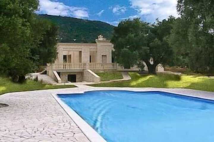 Hotel Pool