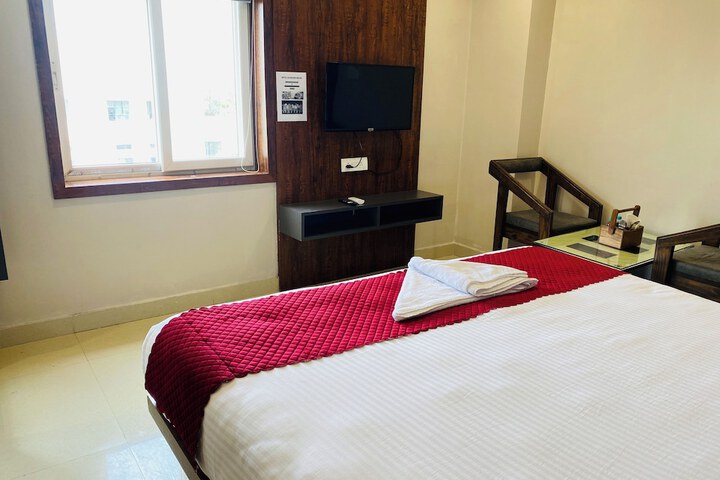 Room 9 of 14