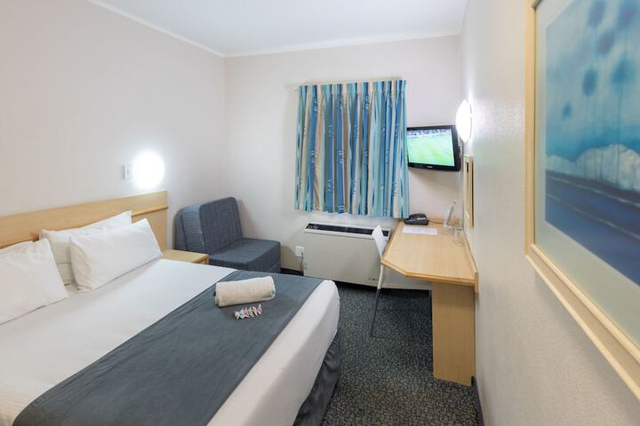 Room 4 of 27