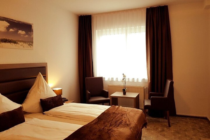 Room 6 of 16