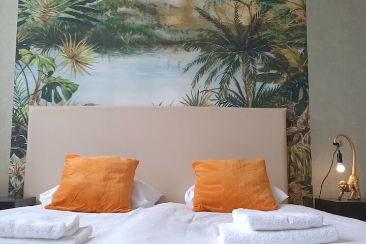 Room 4 of 49