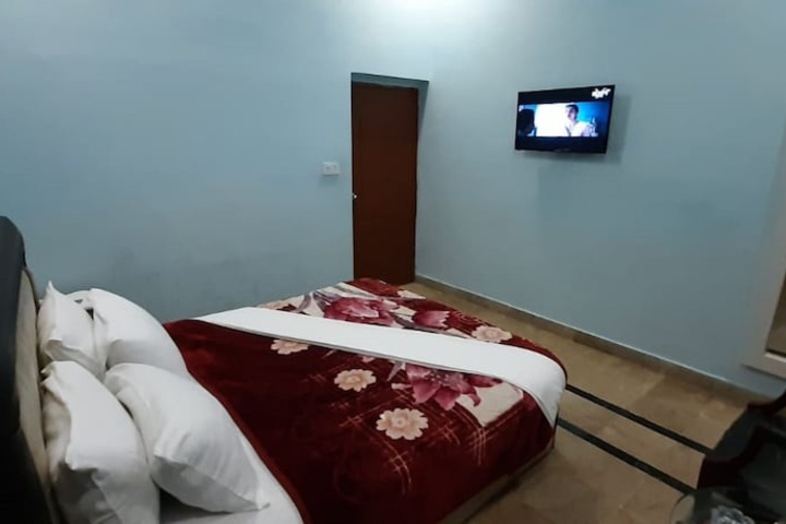 Room 4 of 16