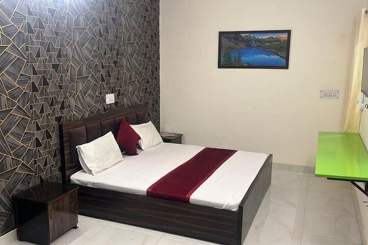 Room 7 of 18