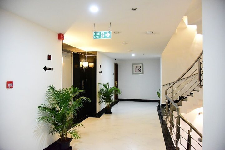 Ballroom/Hall 44 of 45