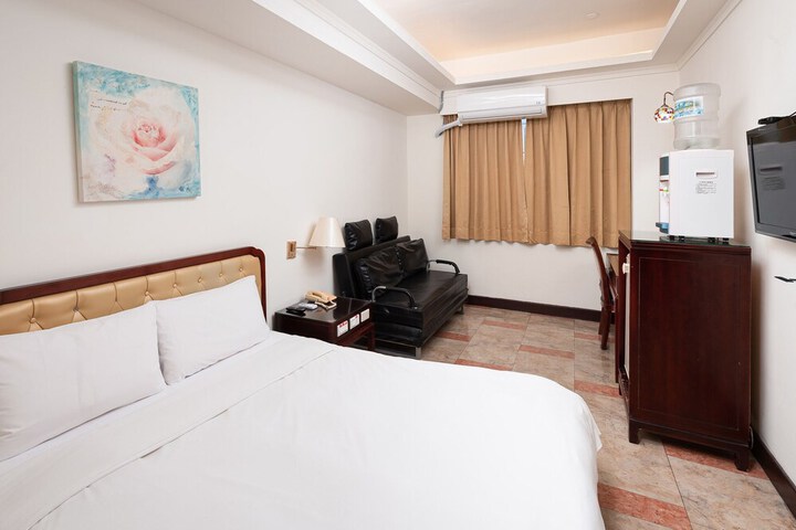 Room 11 of 38