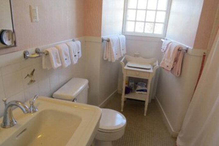 Room 4 of 34