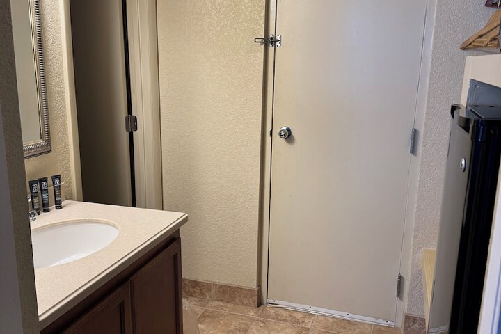Room 8 of 16