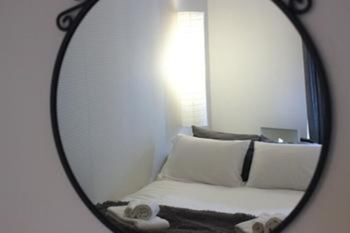 Room 10 of 18