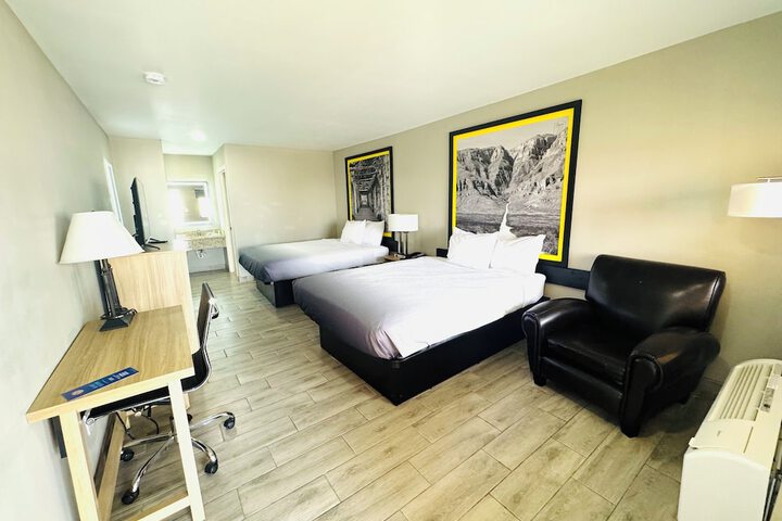 Room 7 of 12