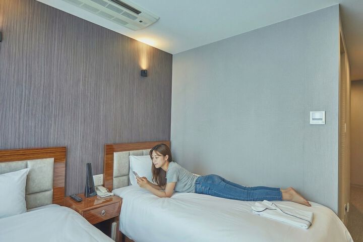 Room 15 of 97