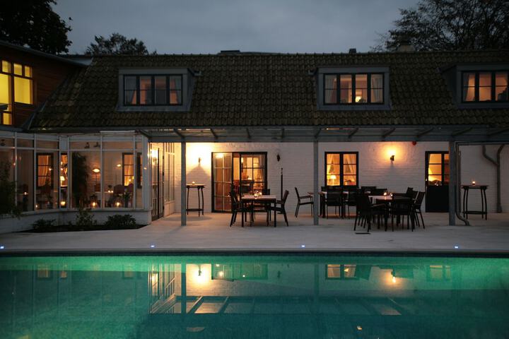 Pool 33 of 73