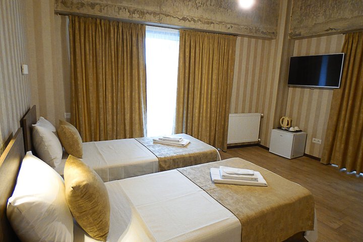 Room 9 of 20
