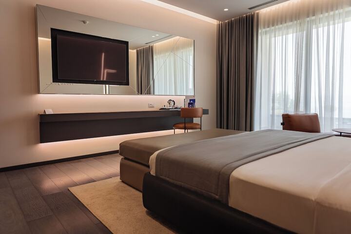Room 32 of 67