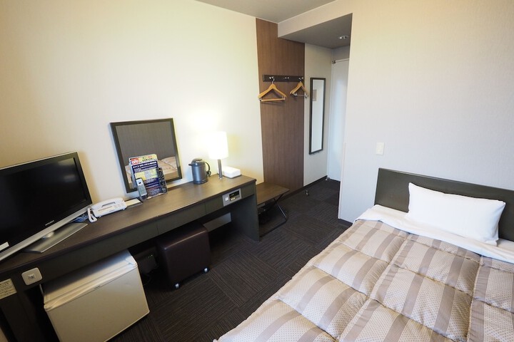 Room 9 of 32