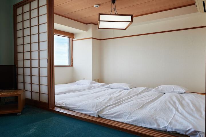 Room 27 of 125
