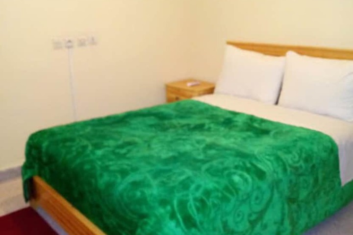 Room 6 of 16