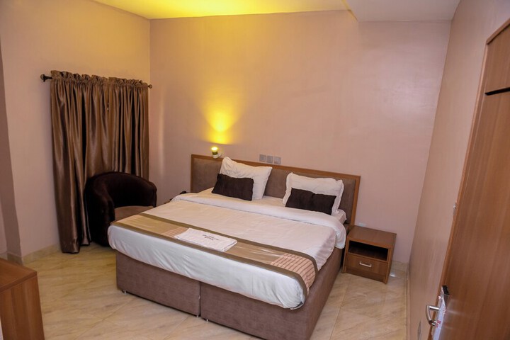 Room 3 of 51