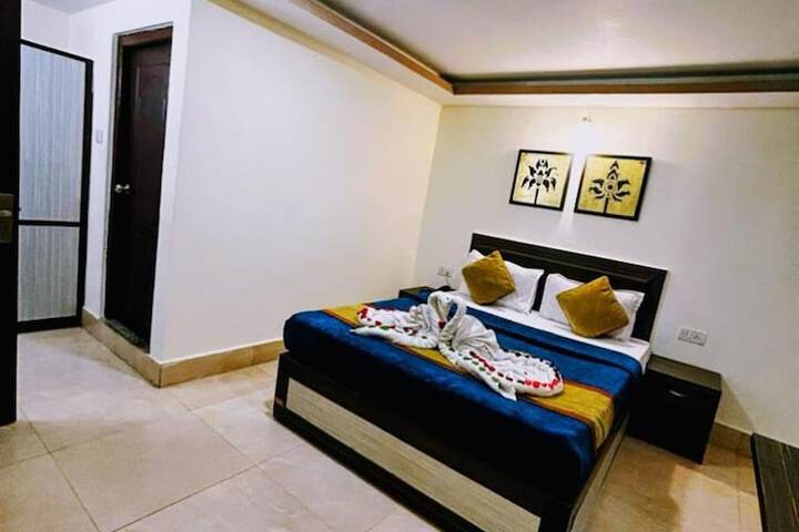 Room 2 of 16