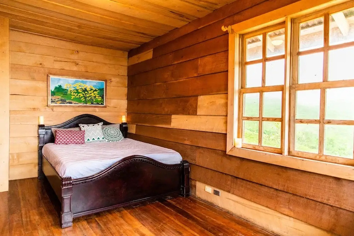 Room 3 of 10