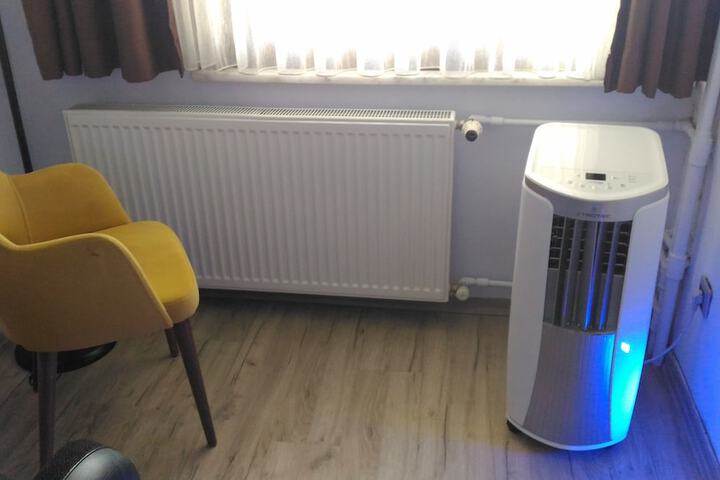 Room 32 of 100