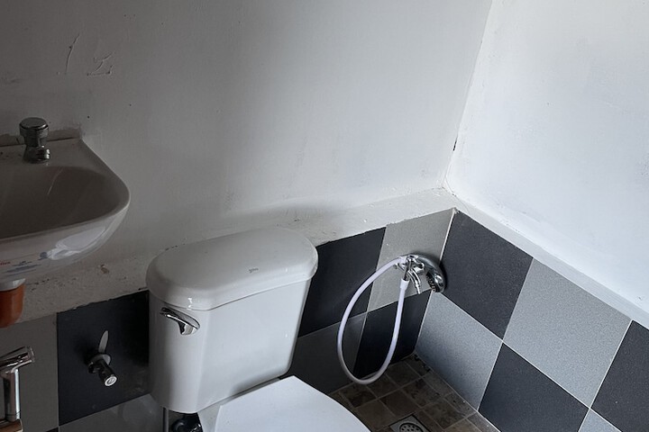Room 6 of 12