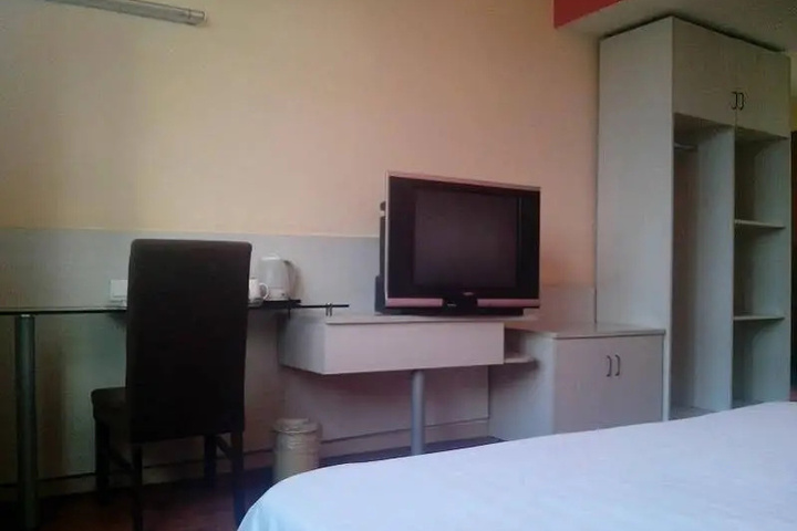 Room 2 of 5