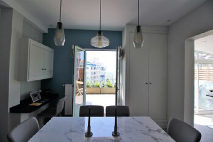 Room 12 of 27