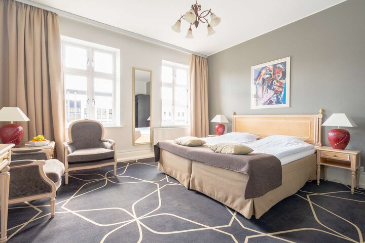 Room 7 of 27