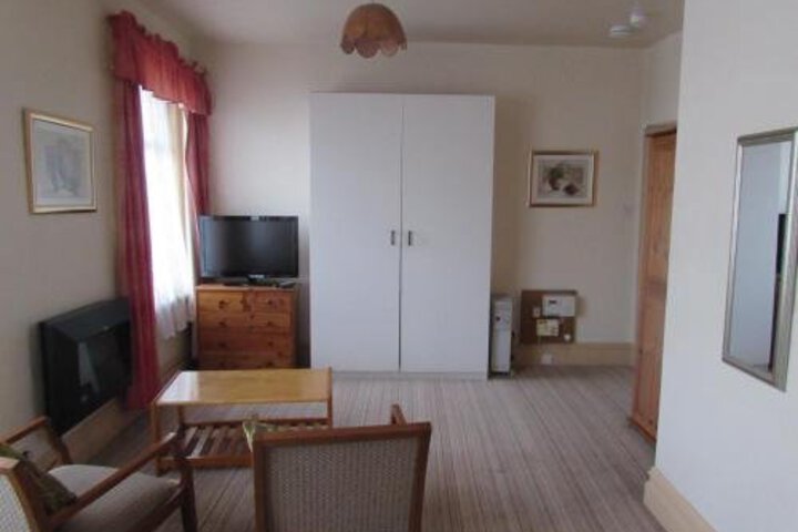 Room 5 of 14