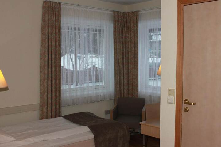 Room 11 of 34