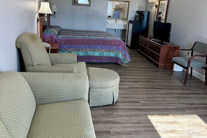 1 King Bed (5 of 6)