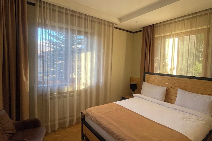Room 8 of 65