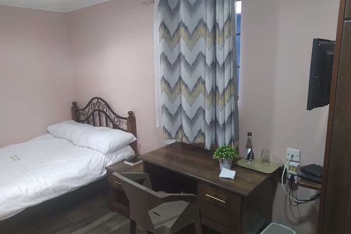 Room 5 of 26