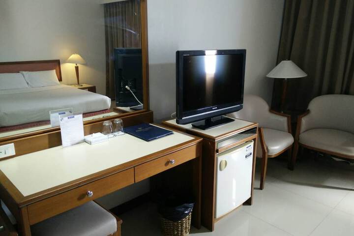 Room 105 of 143