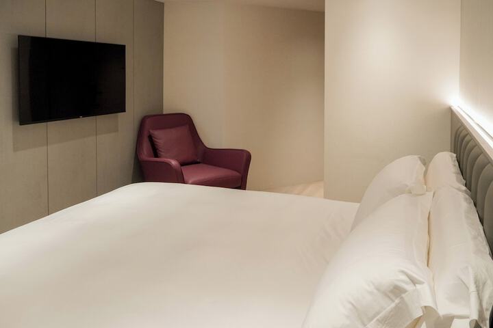 Room 62 of 83