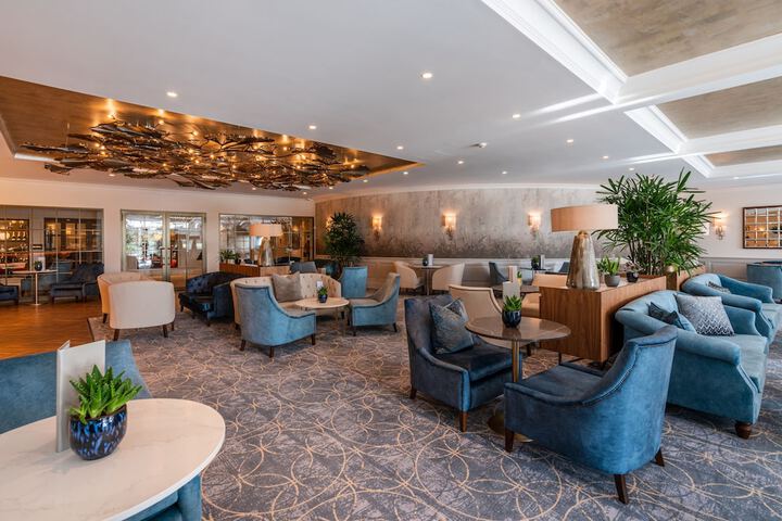 Lounge 84 of 101