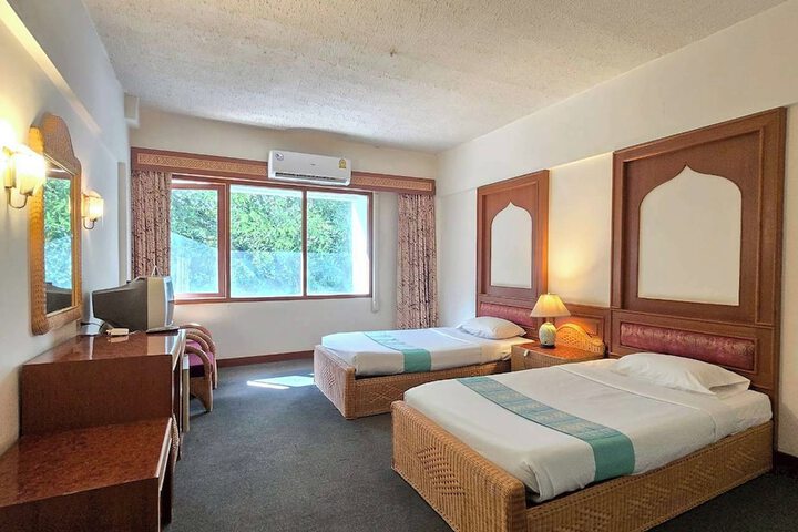 Room 28 of 65